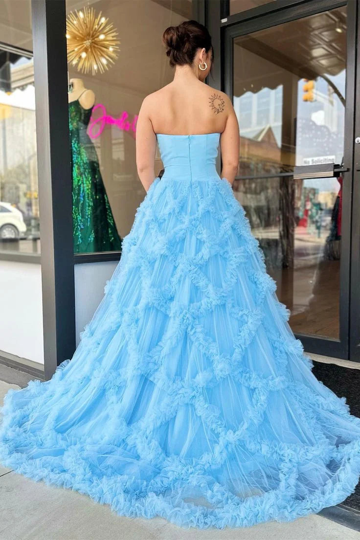Vestido de fiesta largo azul claro de tul con volantes y escote halter sin mangas / Tiendas con vestidos de fiesta